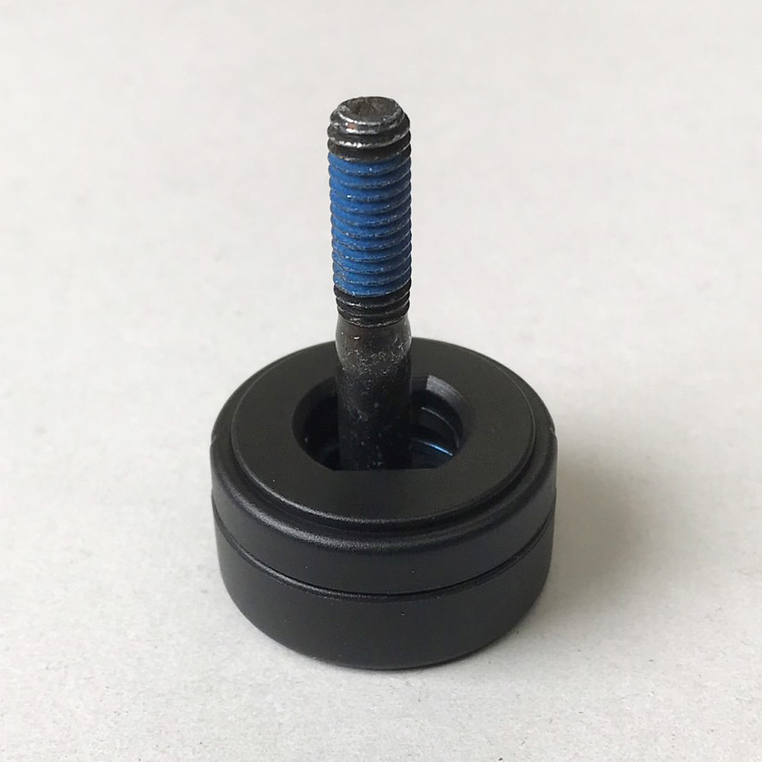 インサート成形品 ボルト一体成形部品