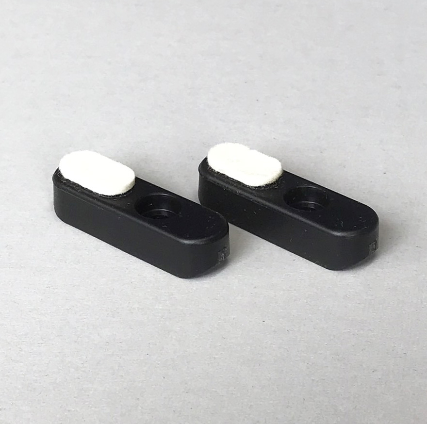 インサート成形品 黒色部品
