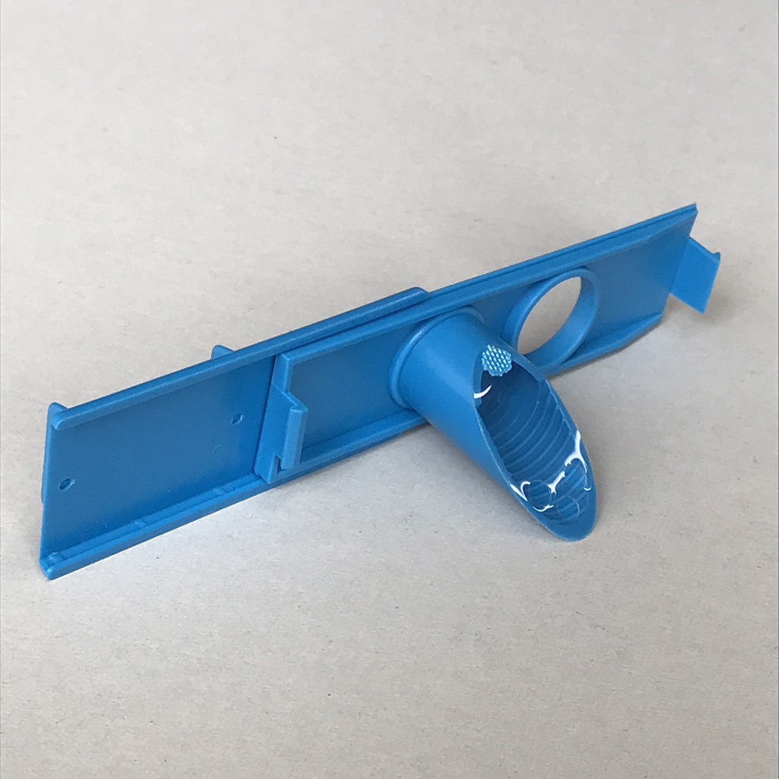 射出成形品 青色部品